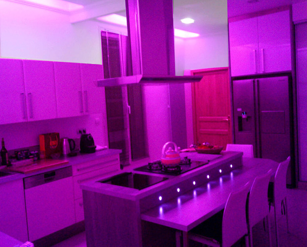 Décoration d'une cuisine avec du ruban à leds 60 leds/m RGB