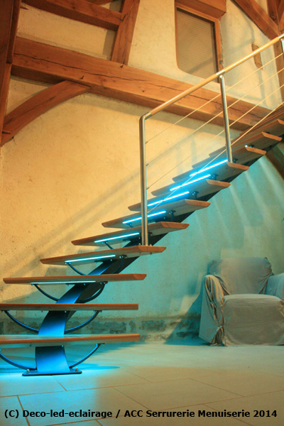 Décoration d'escalier moderne par rubans à led