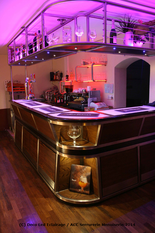 Eclairage d'un bar par rubans à led multicolores RGB