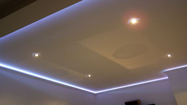 Les plafonds LED : une décoration de salon tendance et moderne - BricoDeco
