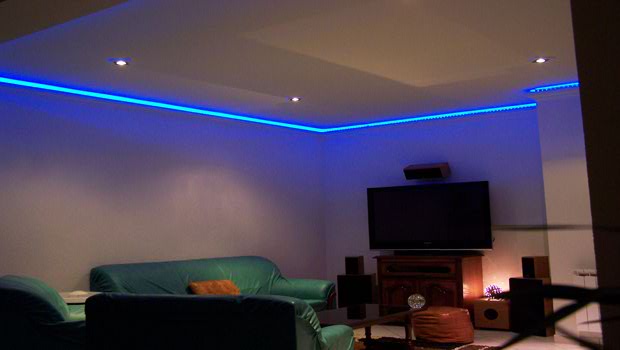 Les plafonds LED : une décoration de salon tendance et moderne - BricoDeco